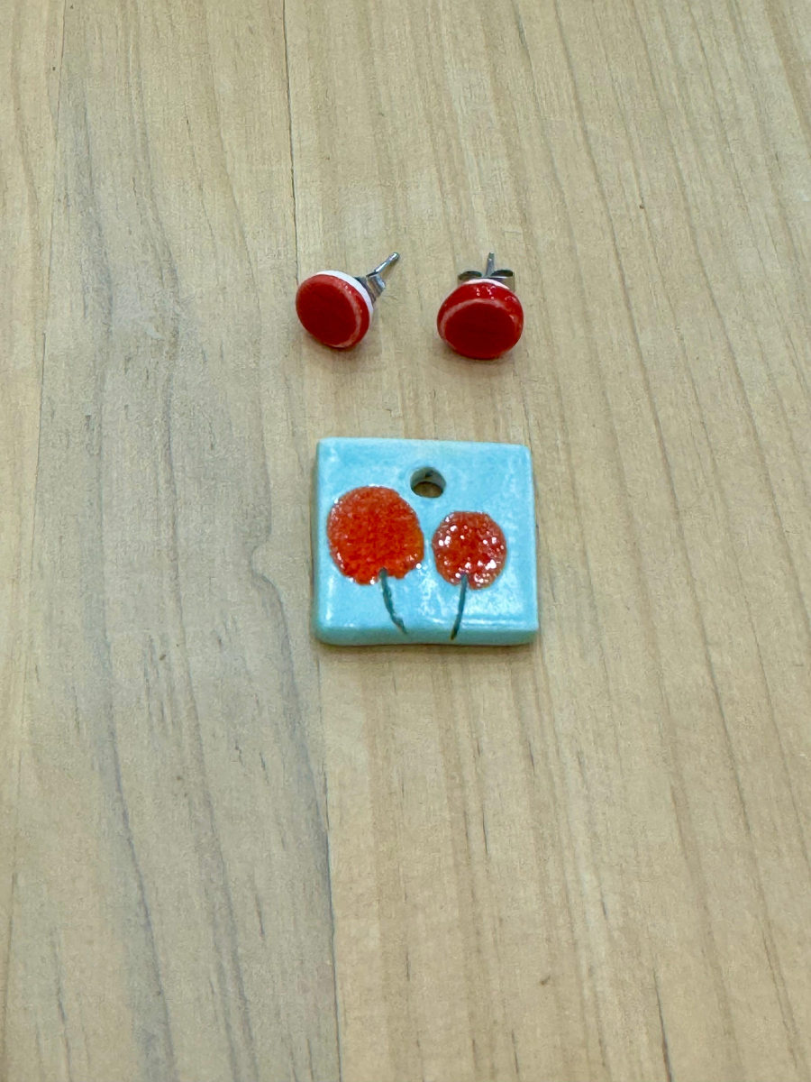 Set de pendientes y colgante, decoración flores del mar